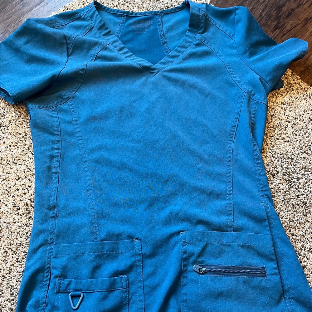 Scrub set